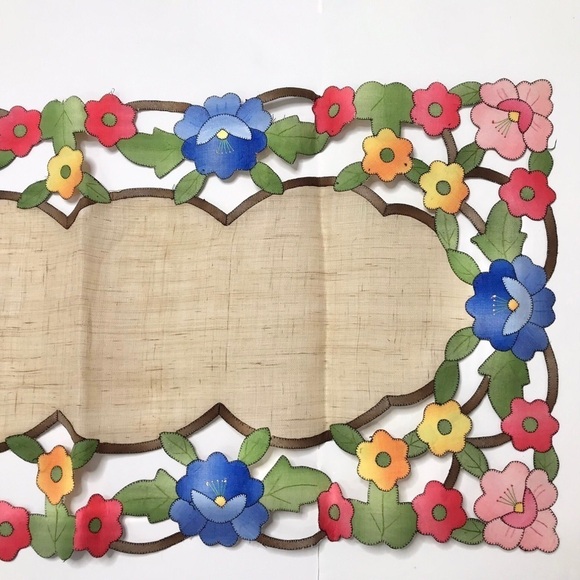 Vintage 9 PC Set Floral Hand Embroidered Scalloped Linen Table Runner Place Mats - Picture 13 of 16